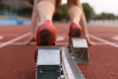 atleta-vista-trasera-linea-salida